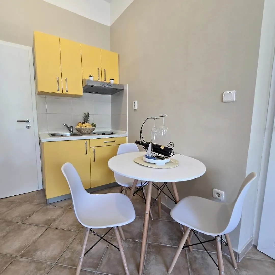 Seaside Apartments بيتريتْشاني