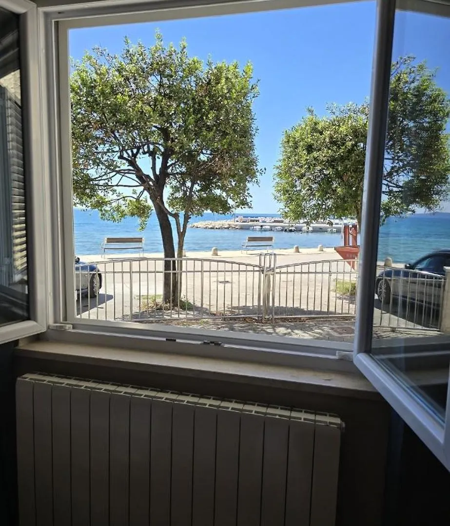 Seaside Apartments بيتريتْشاني