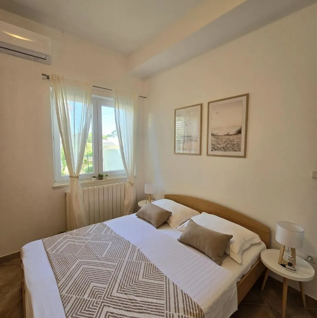 Seaside Apartments بيتريتْشاني