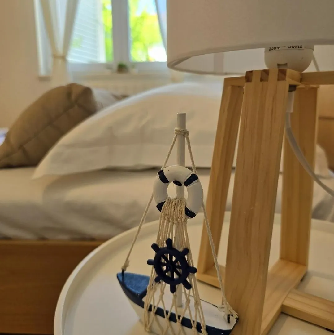 Seaside Apartments بيتريتْشاني