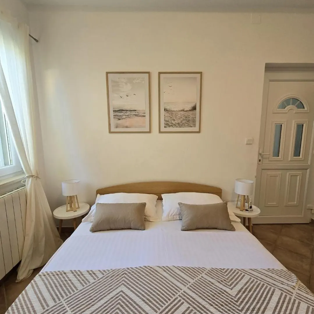 Seaside Apartments بيتريتْشاني
