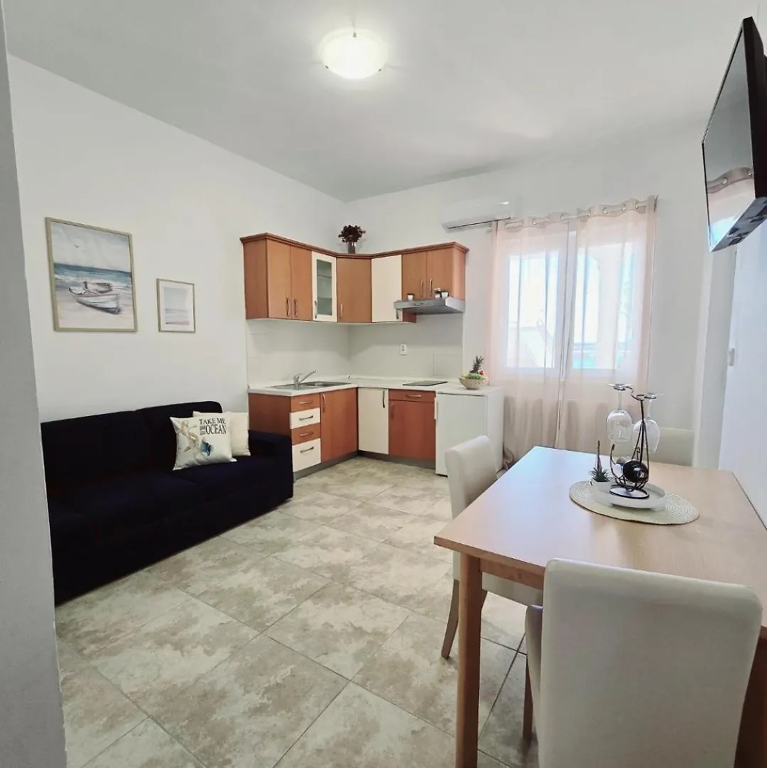 Seaside Apartments بيتريتْشاني